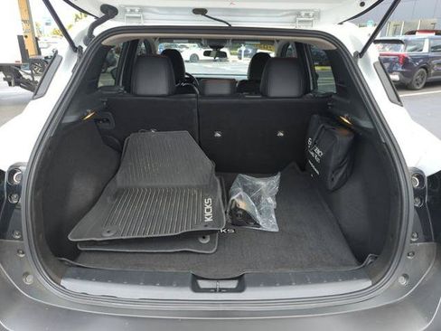 Certified 2025 Nissan Kicks SR FWD image 19