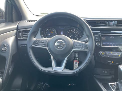 Used 2022 Nissan Rogue Sport S image 12