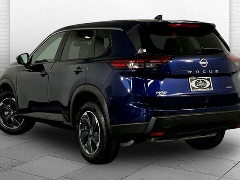 Used 2025 Nissan Rogue SV image 11