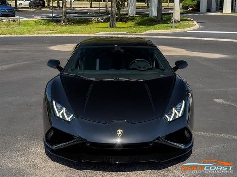 Used 2022 Lamborghini Huracan EVO RWD image 3