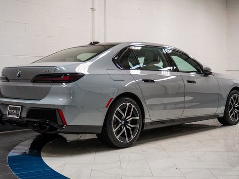 Used 2023 BMW 760i xDrive w/ Executive Package image 39