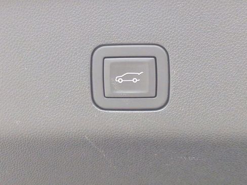 Used 2025 Chevrolet Suburban LT AWD/4WD image 15