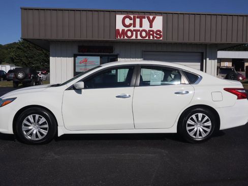 Used 2017 Nissan Altima 2.5 S w/ Power Driver Seat Package FWD image 11