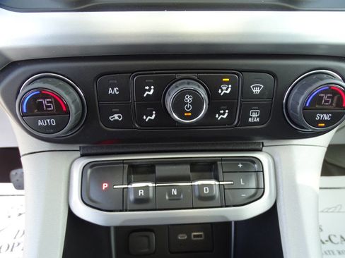 Used 2023 GMC Acadia SLE image 29