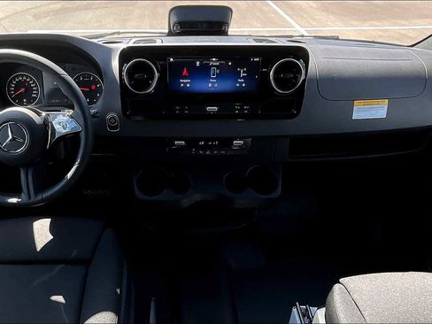 Used 2025 Mercedes-Benz Sprinter 2500 image 6