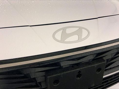 Used 2025 Hyundai Elantra Limited image 29