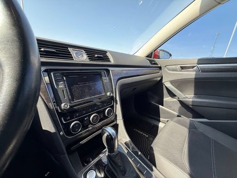Used 2017 Volkswagen Passat 1.8T SE FWD image 15