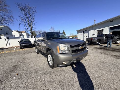 Used 2007 Chevrolet Suburban LT w/ LT Preferred Equipment Group image 5