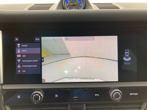 Certified 2022 Porsche Macan image 12