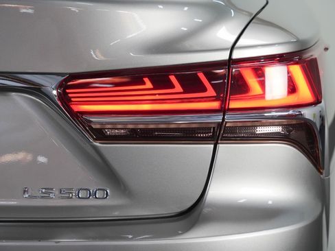 Used 2018 Lexus LS 500 w/ Luxury Package image 21