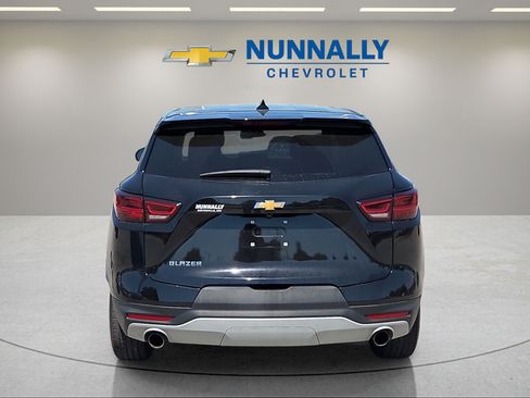 Used 2025 Chevrolet Blazer LT FWD image 4