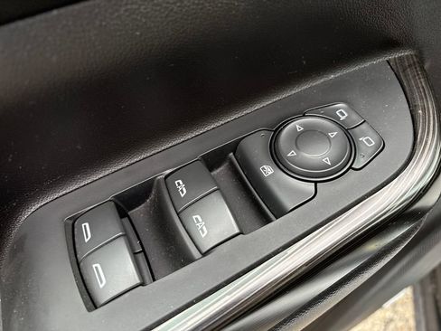 Certified 2023 GMC Acadia SLT AWD/4WD image 9