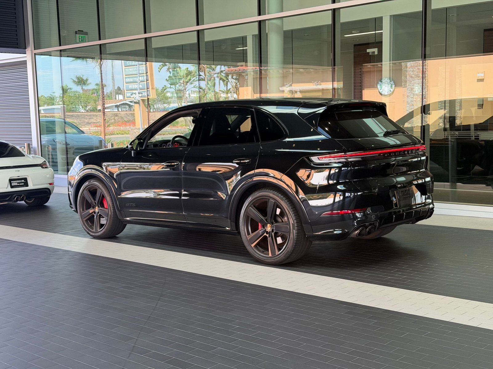 Certified 2025 Porsche Cayenne GTS AWD/4WD image 9
