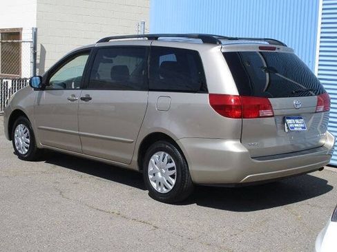 Used 2005 Toyota Sienna LE w/ LE Pkg 1 FWD image 4