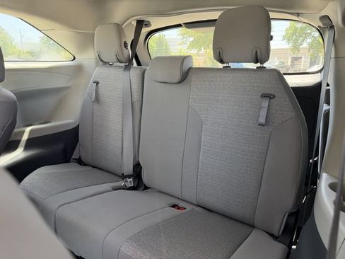 Used 2022 Toyota Sienna LE FWD image 26