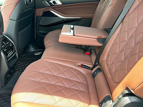 New 2027 BMW X7 xDrive40i w/ M Sport Package AWD/4WD image 16