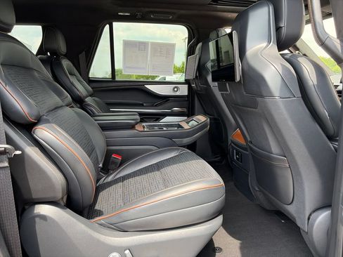 Used 2025 Lincoln Navigator L Black Label AWD/4WD image 37