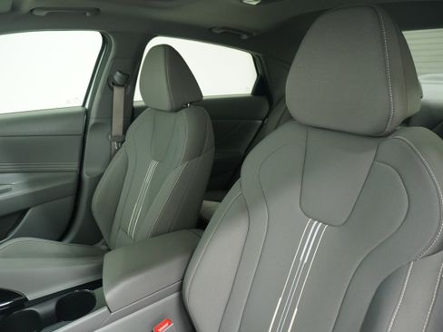 Used 2024 Hyundai Elantra SEL w/ Convenience Package FWD image 11