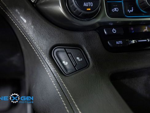 Used 2020 Chevrolet Suburban LT w/ Luxury Package image 23