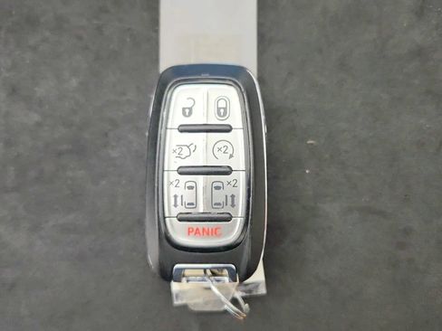 Used 2017 Chrysler Pacifica Touring-L FWD image 13