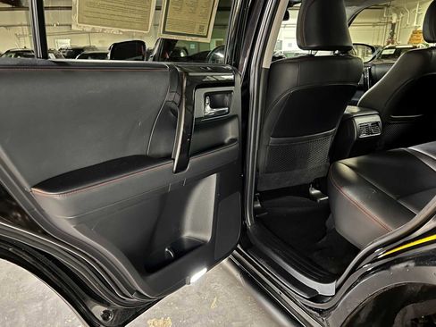 Used 2021 Toyota 4Runner TRD Off-Road Premium w/ Moonroof Package AWD/4WD image 17