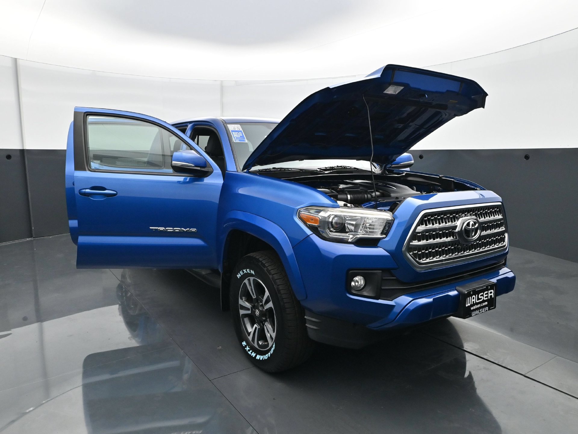 Used 2017 Toyota Tacoma TRD Sport w/ Premium & Technology Package AWD/4WD image 35