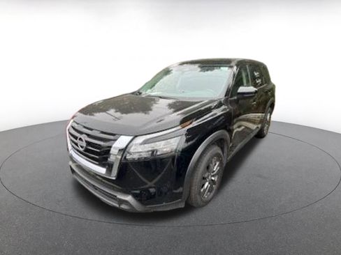 Used 2025 Nissan Pathfinder SV image 2
