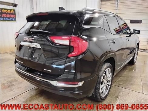 Used 2024 GMC Terrain Denali w/ Denali Premium Package AWD/4WD image 3