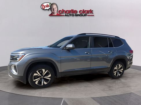Used 2024 Volkswagen Atlas SE FWD image 1