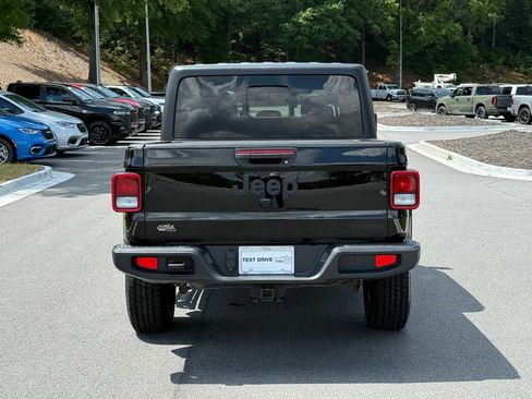 Used 2021 Jeep Gladiator Sport AWD/4WD image 4