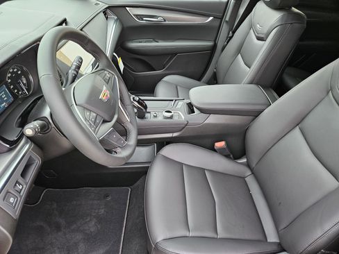 New 2026 Cadillac XT5 Luxury image 9