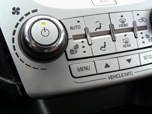 Used 2017 Chevrolet Equinox Premier w/ Enhanced Convenience Package AWD/4WD image 32