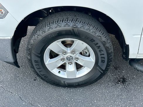 Used 2021 RAM 1500 Classic SLT image 29