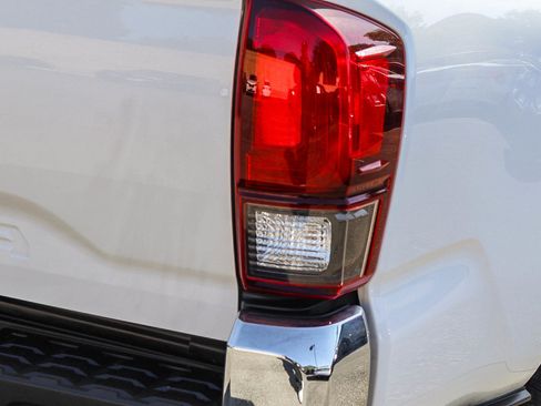 Used 2019 Toyota Tacoma SR5 image 7