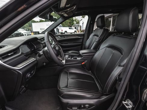 Used 2024 Jeep Grand Cherokee Limited w/ Luxury Tech Group II AWD/4WD image 20