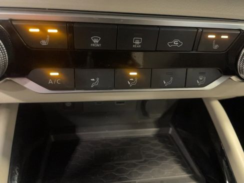 Used 2024 Nissan Altima 2.5 SV w/ SV Premium Package image 11