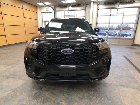 Used 2025 Ford Explorer ST-Line w/ ST-Line Street Pack image 2