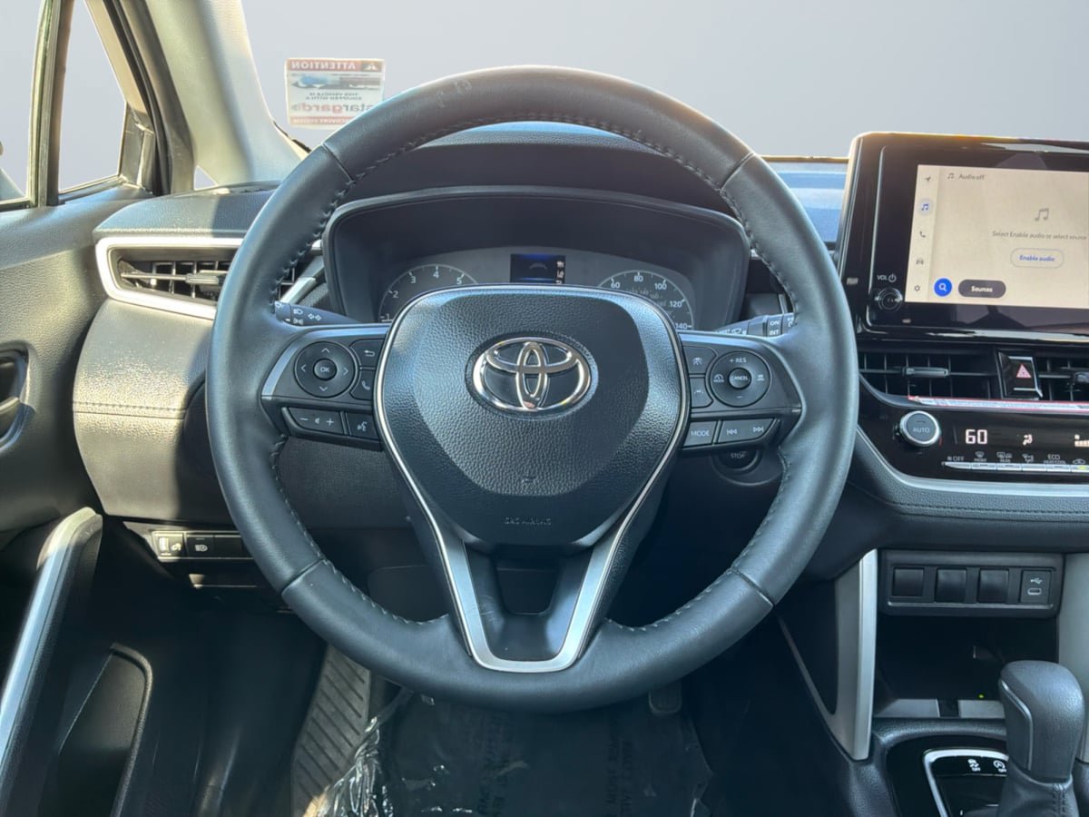 Used 2025 Toyota Corolla Cross LE FWD image 8