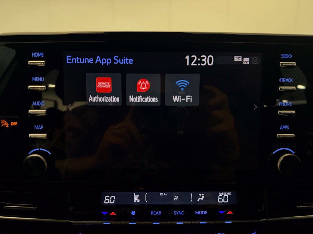 Used 2021 Toyota Sienna XSE FWD image 28