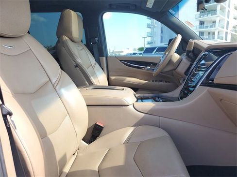 Used 2019 Cadillac Escalade ESV Platinum image 21