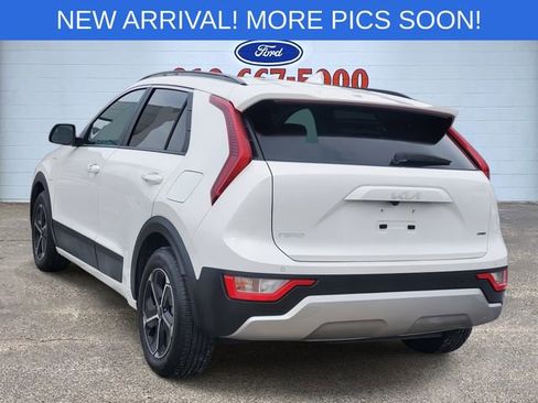 Used 2024 Kia Niro EX image 4
