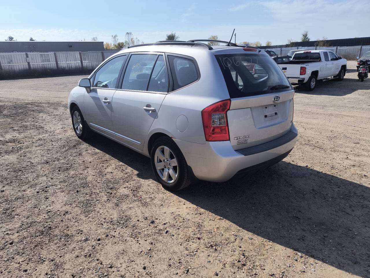 Used 2008 Kia Rondo FWD image 3