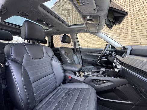 Used 2024 Kia Telluride SX Prestige w/ Towing Package image 12