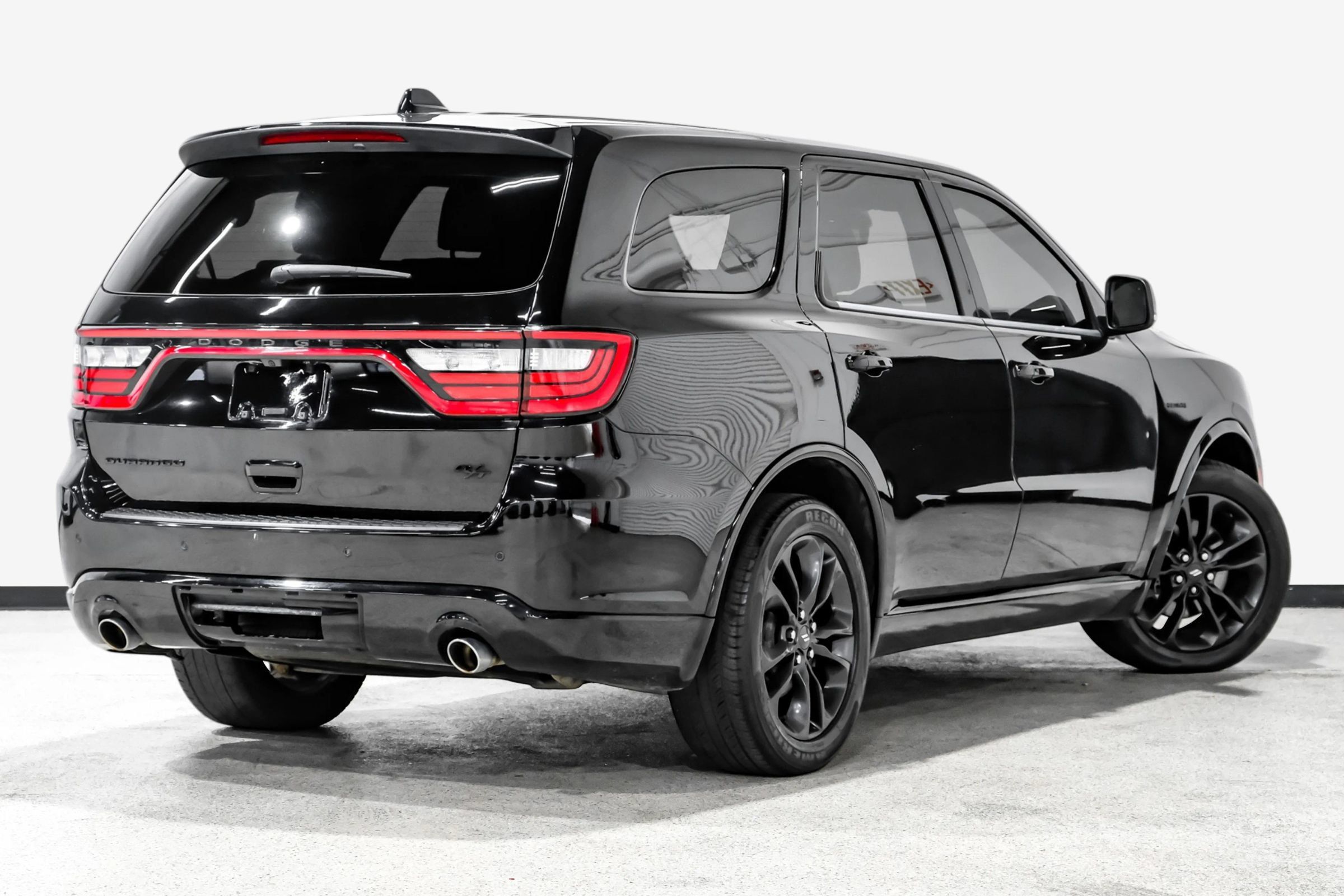 Used 2022 Dodge Durango R/T w/ Blacktop Package RWD image 6