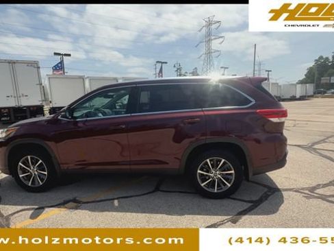 Used 2019 Toyota Highlander XLE AWD/4WD image 5