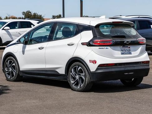 Used 2023 Chevrolet Bolt LT w/ Infotainment Package FWD image 2