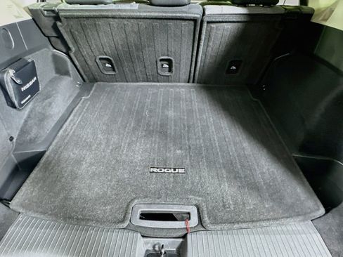 Used 2023 Nissan Rogue SV FWD image 27