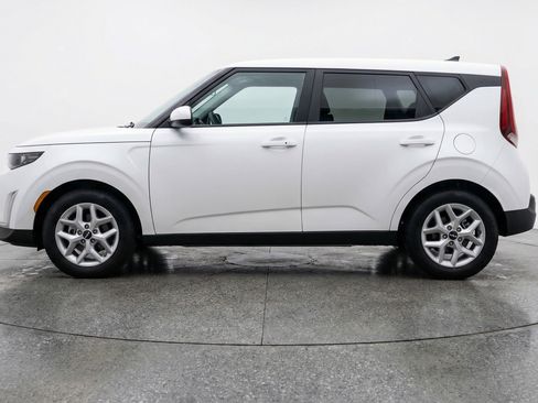 Used 2025 Kia Soul LX w/ LX Technology Package FWD image 5
