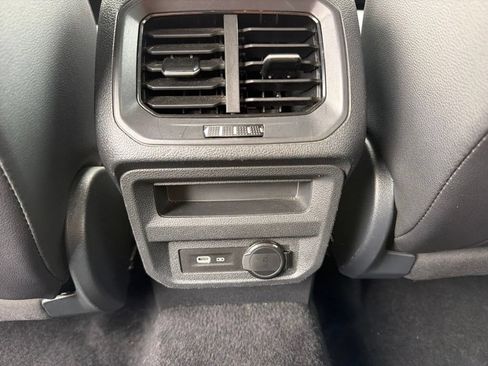 Used 2024 Volkswagen Tiguan SE AWD/4WD image 19