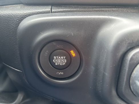 Used 2023 Jeep Gladiator Sport image 23